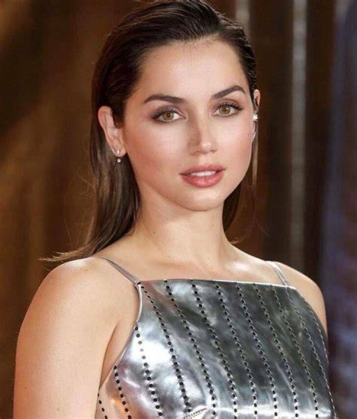 Which actress has the best body in Hollywood?