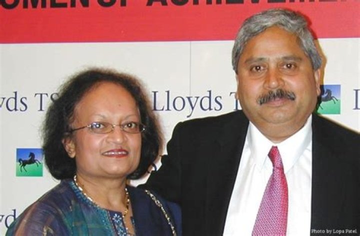 Who is the richest pharmacist in the world?