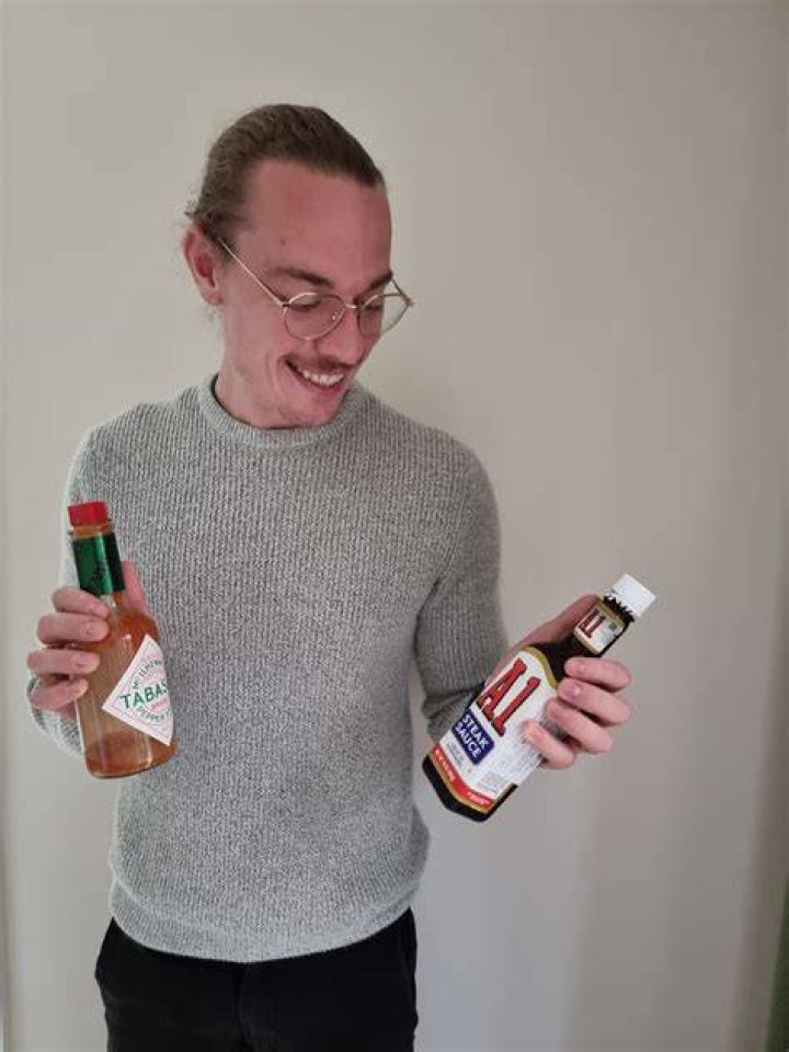 Why do you put sugar in spaghetti sauce?