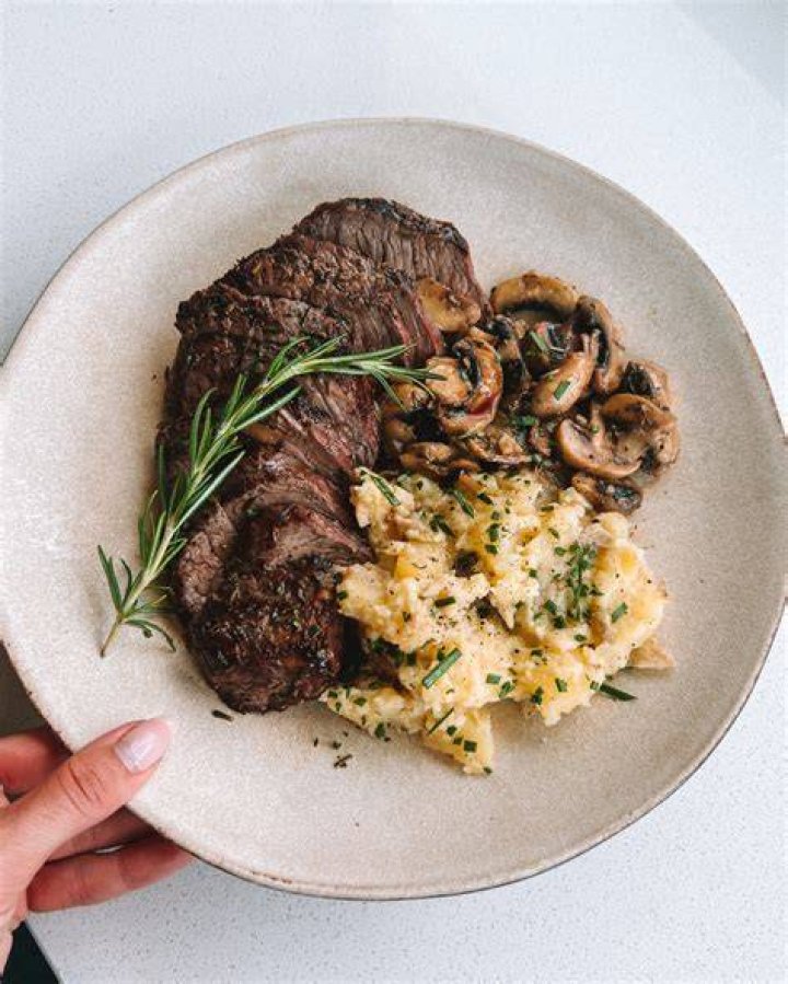 Why does cabernet go with steak?
