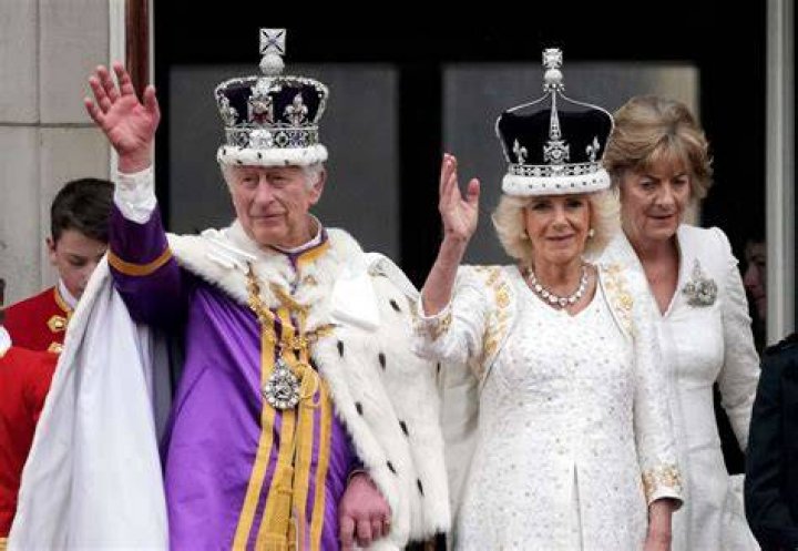 Why don t kings and queens sleep together?