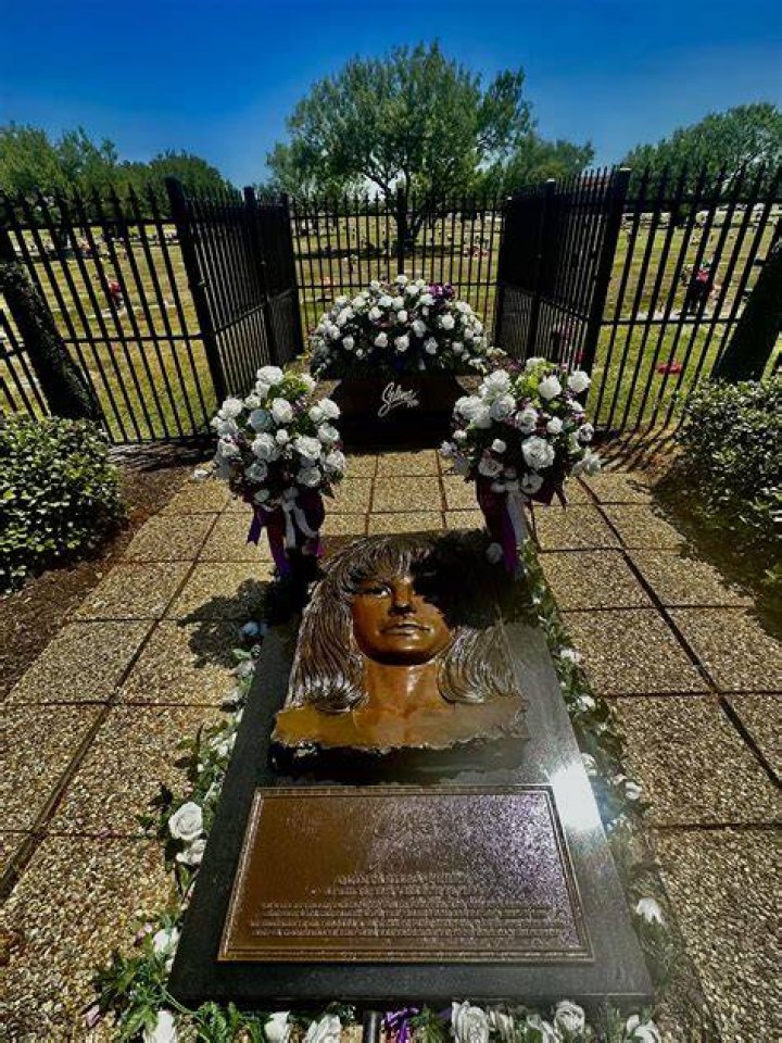 Why is there a gate around Selena's grave?
