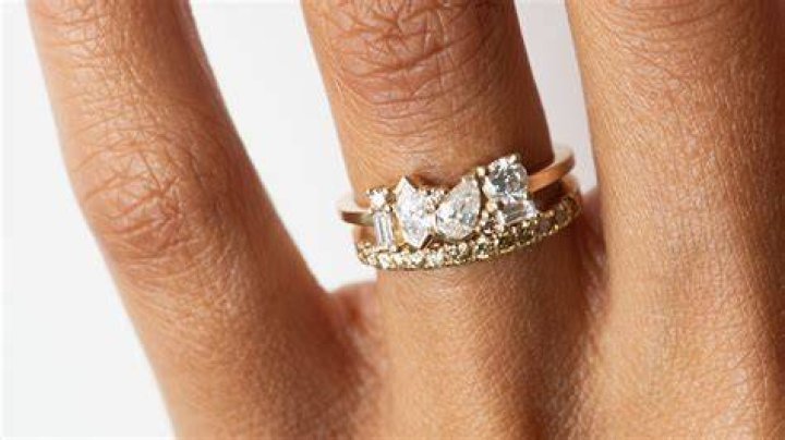 Why would a divorced woman wear her wedding ring?