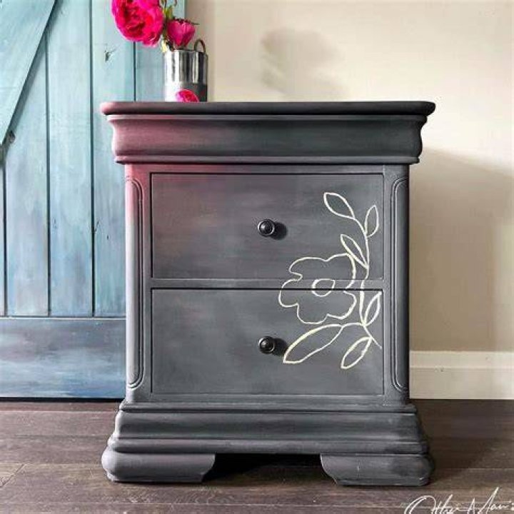 Will chalk paint stick to veneer?